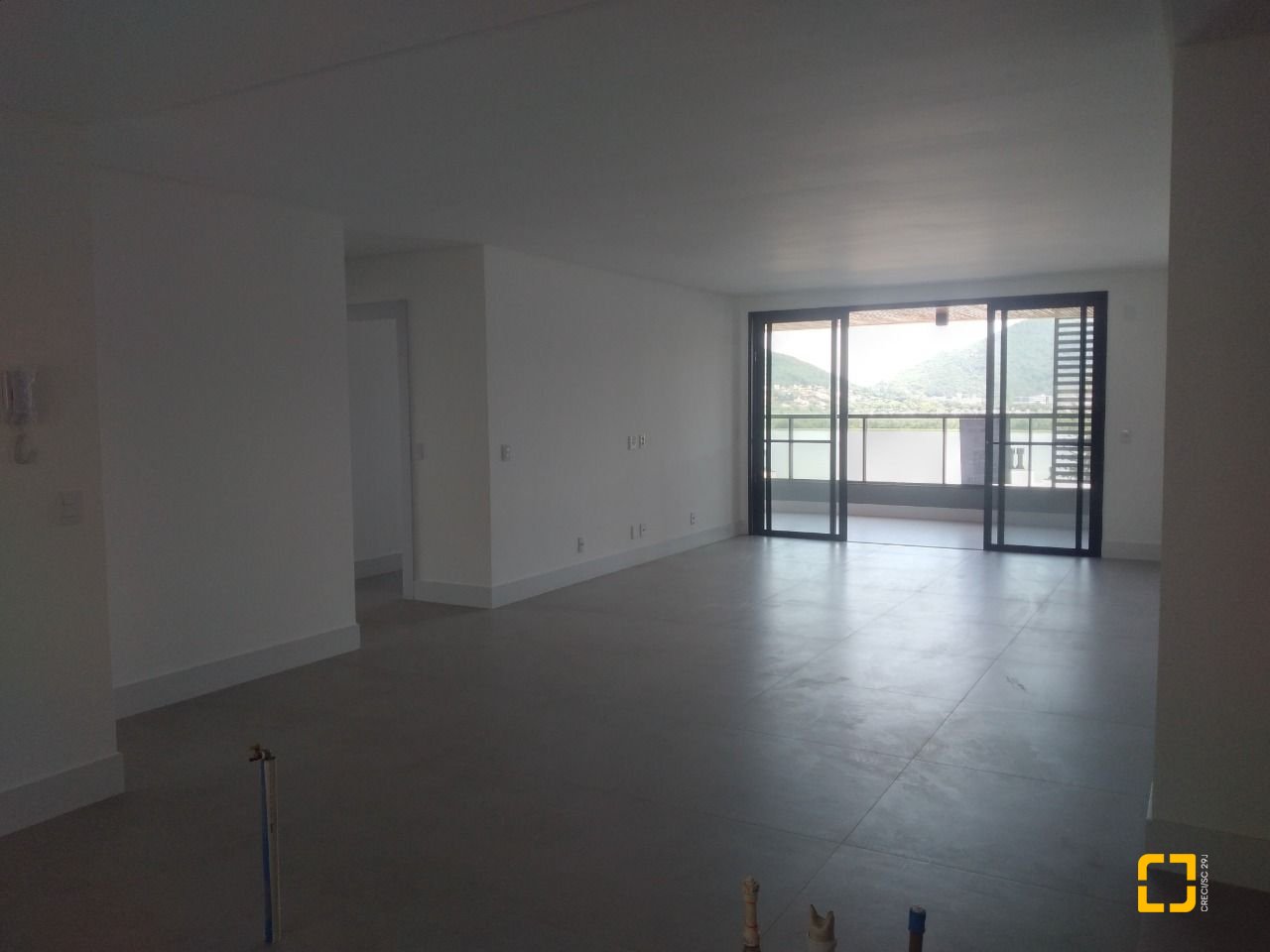 Apartamento com 162m², 6 quartos (sendo 3 suítes), 4 garagens, no bairro João Paulo em Florianópolis