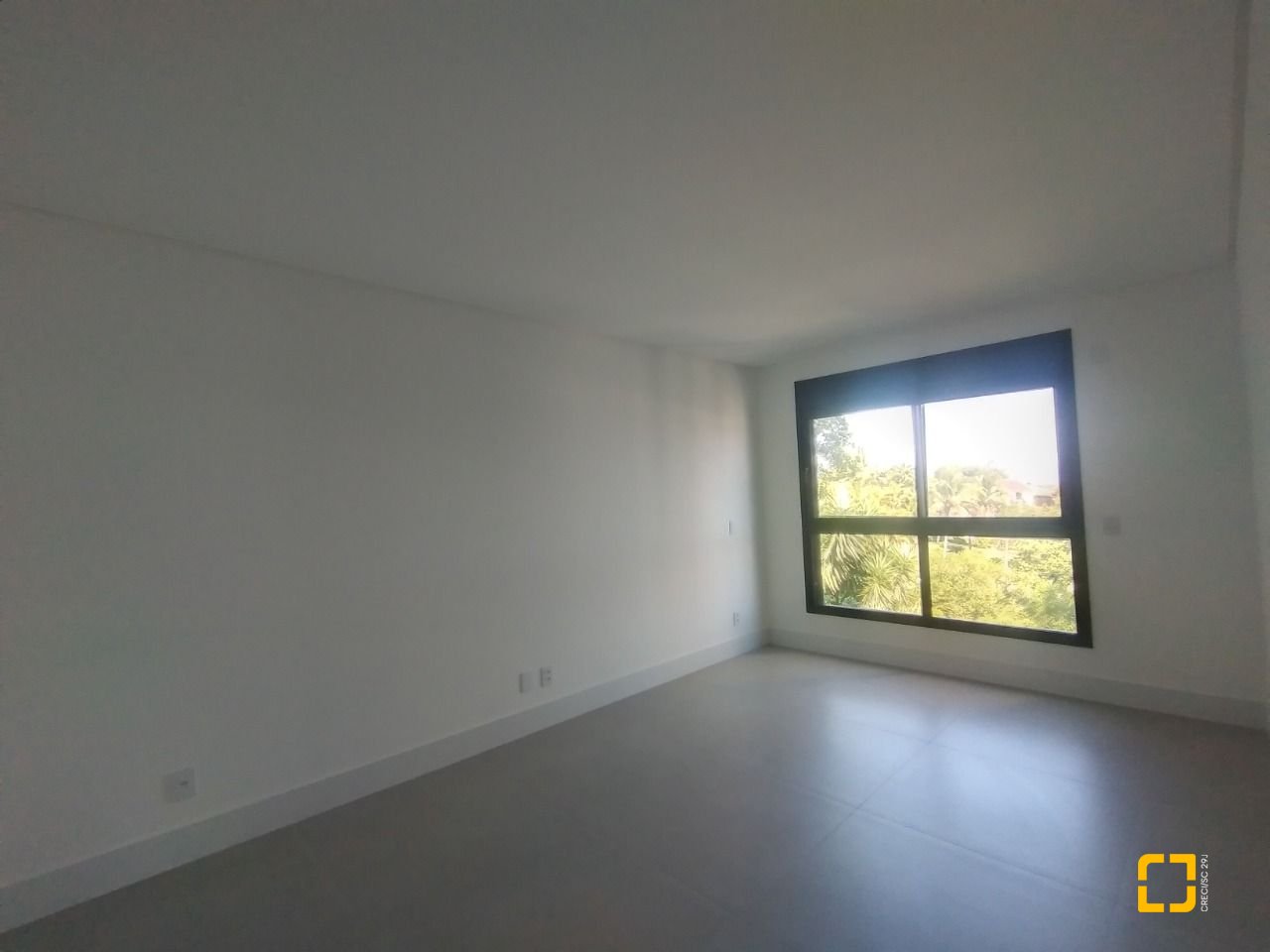 Apartamento com 162m², 6 quartos (sendo 3 suítes), 4 garagens, no bairro João Paulo em Florianópolis