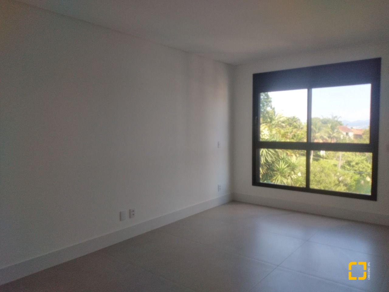 Apartamento com 162m², 6 quartos (sendo 3 suítes), 4 garagens, no bairro João Paulo em Florianópolis