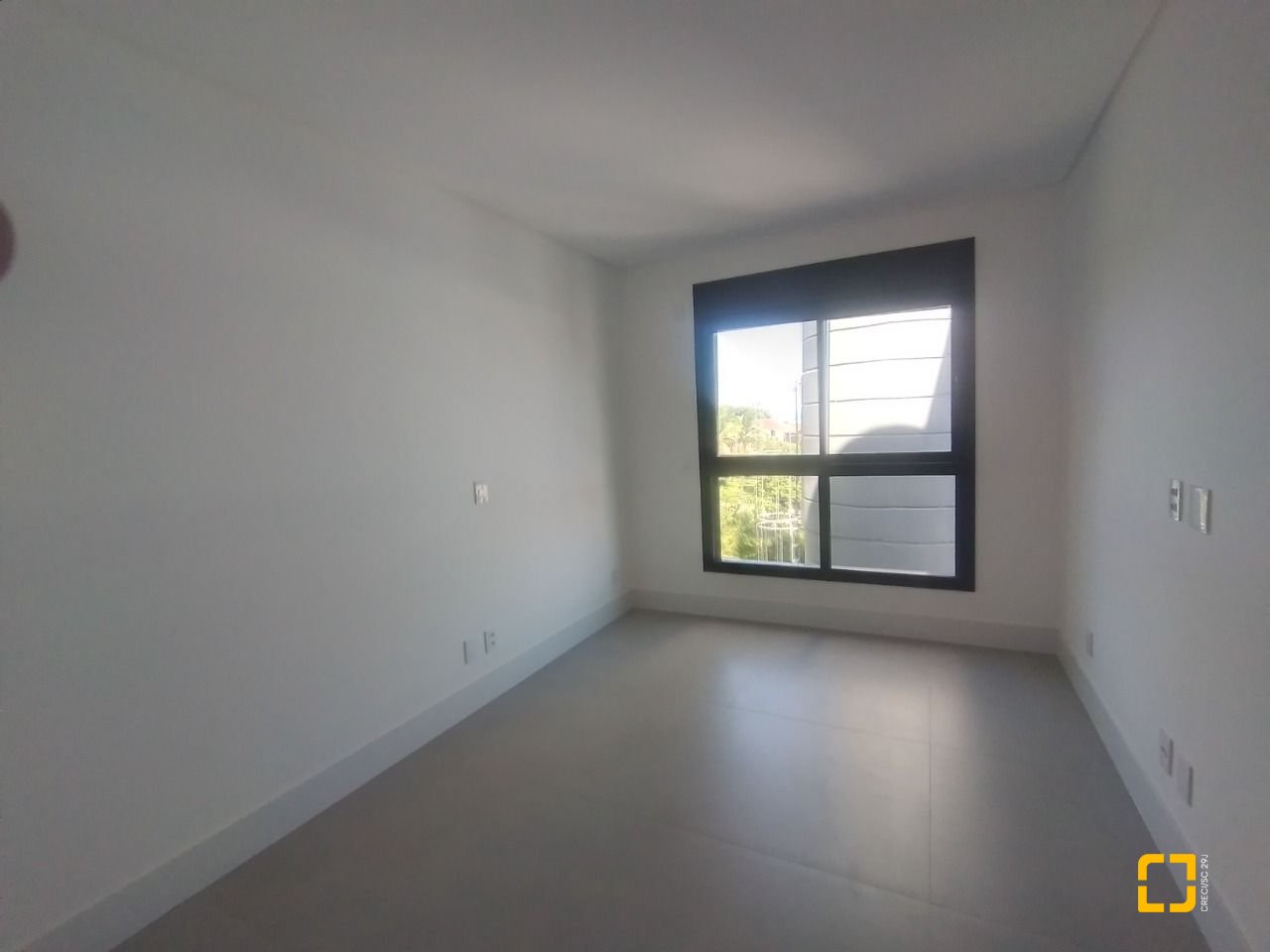 Apartamento com 162m², 6 quartos (sendo 3 suítes), 4 garagens, no bairro João Paulo em Florianópolis