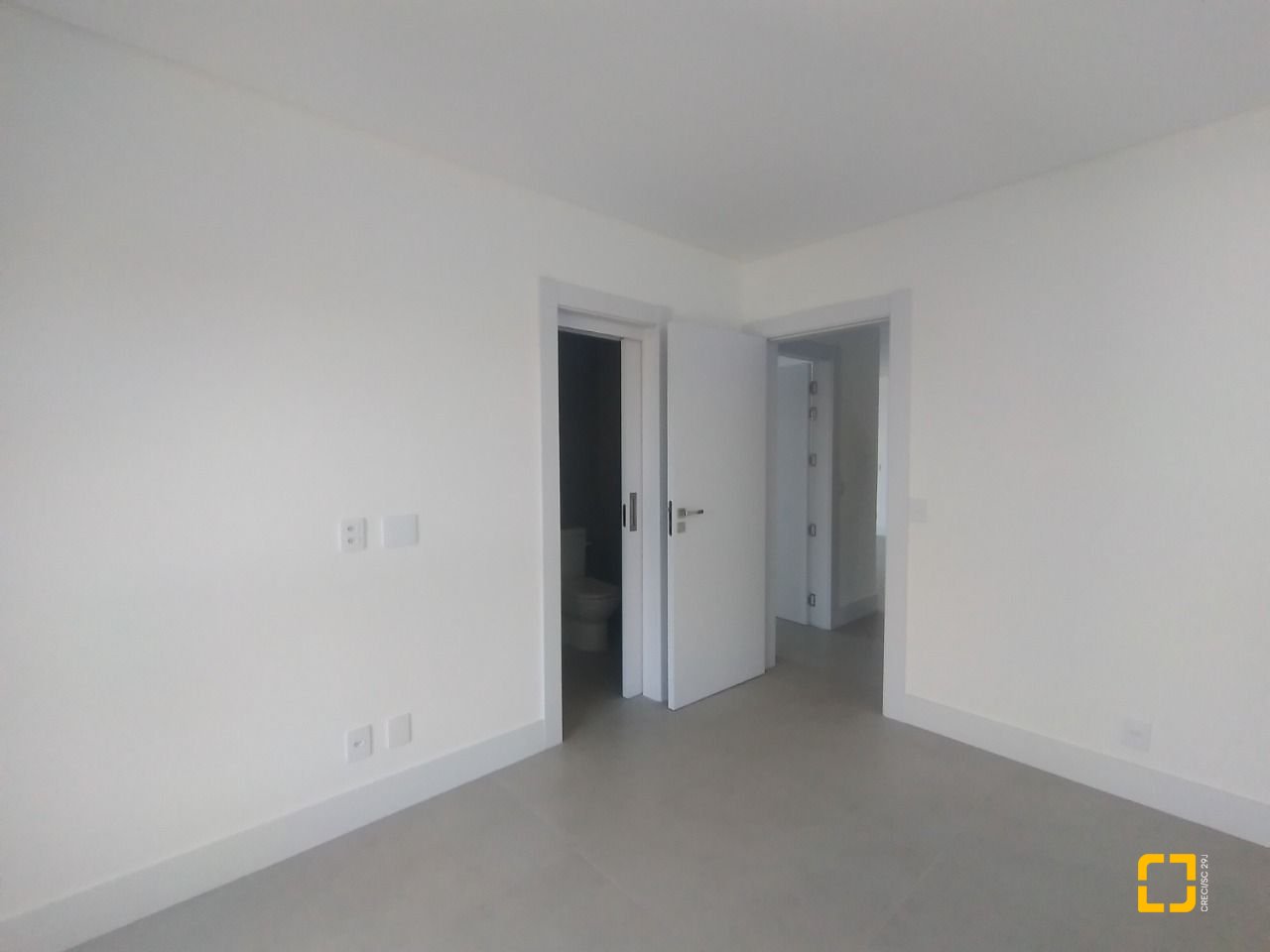 Apartamento com 162m², 6 quartos (sendo 3 suítes), 4 garagens, no bairro João Paulo em Florianópolis