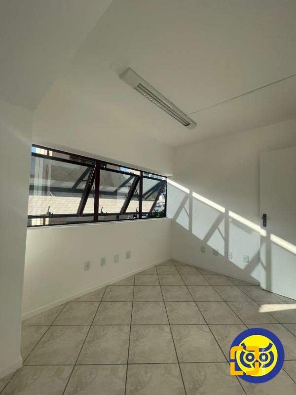 Sala com 41m², no bairro Centro em Florianópolis