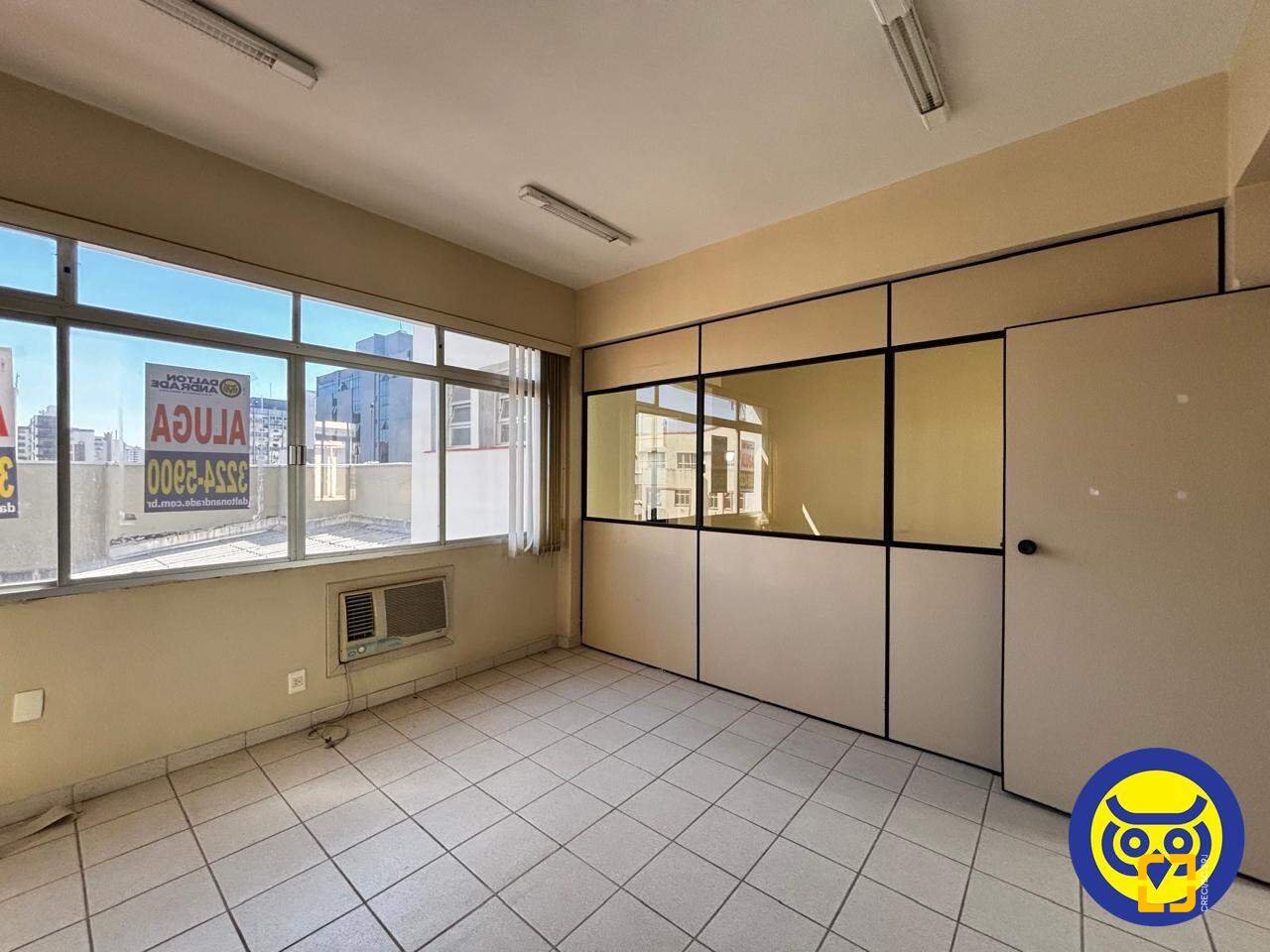 Sala com 51m², no bairro Centro em Florianópolis