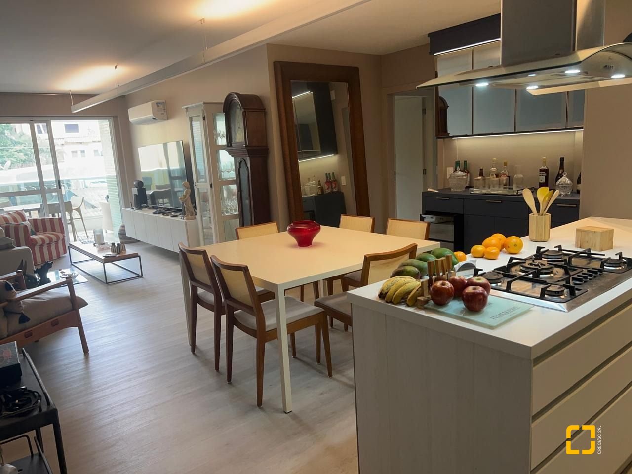 Apartamento com 128m², 6 quartos (sendo 3 suítes), 2 garagens, no bairro Cachoeira do Bom Jesus em Florianópolis