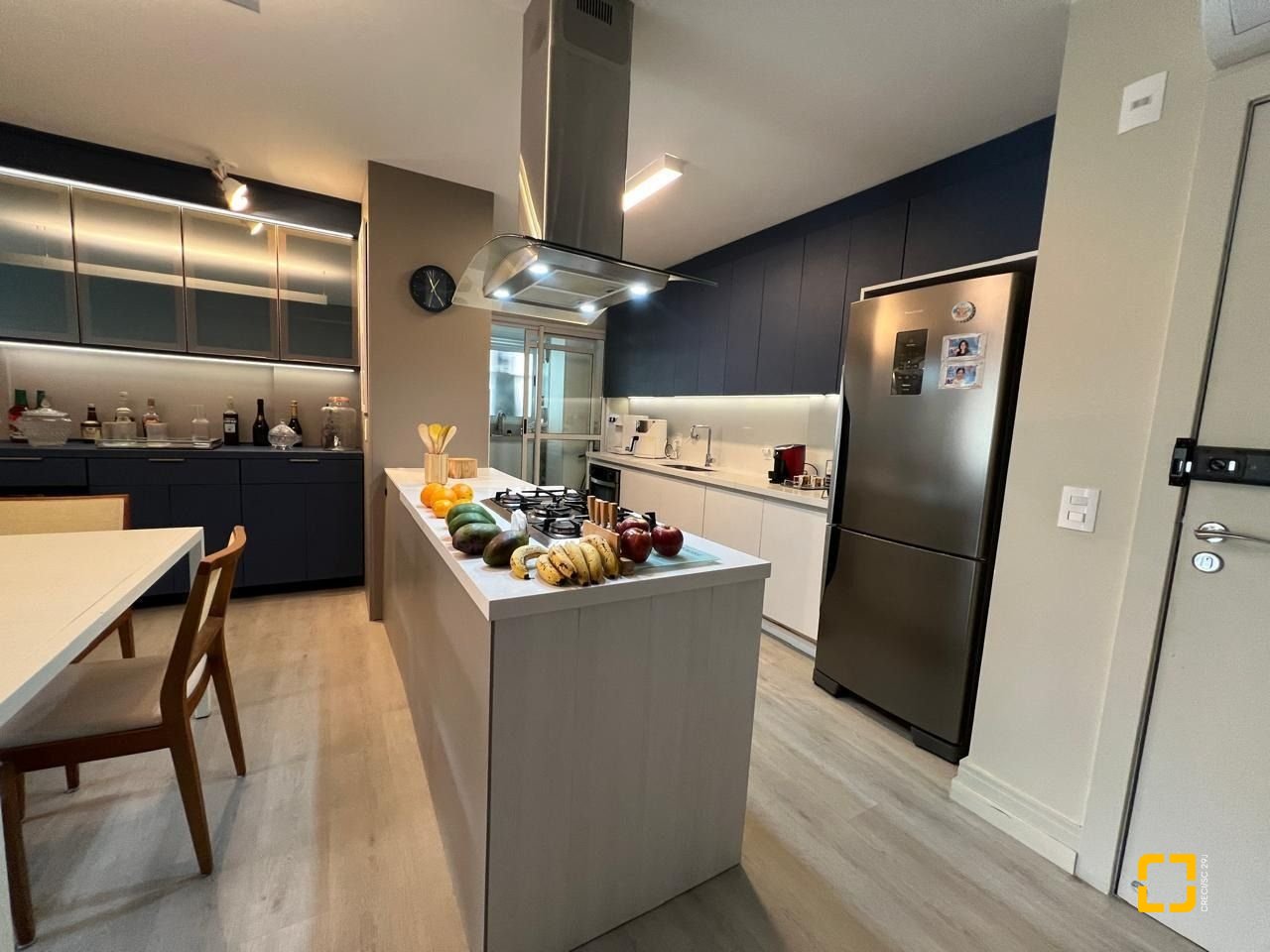 Apartamento com 128m², 6 quartos (sendo 3 suítes), 2 garagens, no bairro Cachoeira do Bom Jesus em Florianópolis