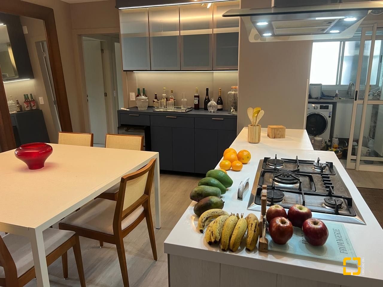 Apartamento com 128m², 6 quartos (sendo 3 suítes), 2 garagens, no bairro Cachoeira do Bom Jesus em Florianópolis