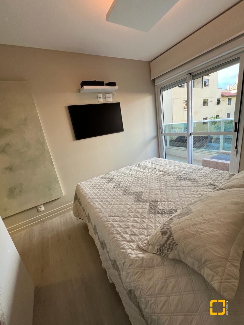 Apartamento com 128m², 6 quartos (sendo 3 suítes), 2 garagens, no bairro Cachoeira do Bom Jesus em Florianópolis