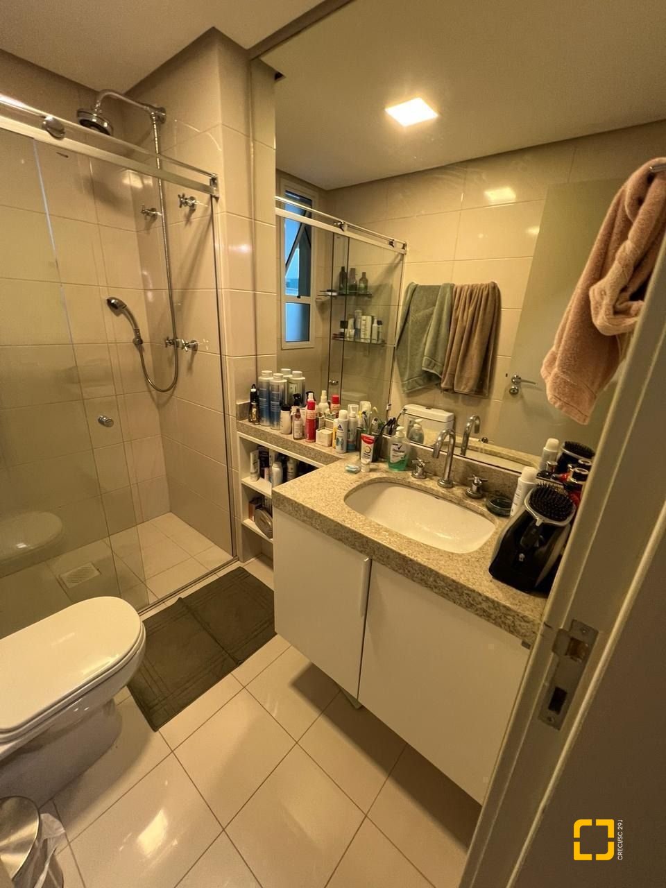 Apartamento com 128m², 6 quartos (sendo 3 suítes), 2 garagens, no bairro Cachoeira do Bom Jesus em Florianópolis