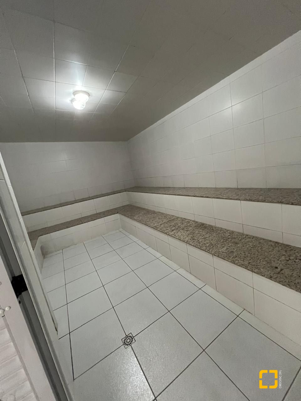 Apartamento com 128m², 6 quartos (sendo 3 suítes), 2 garagens, no bairro Cachoeira do Bom Jesus em Florianópolis