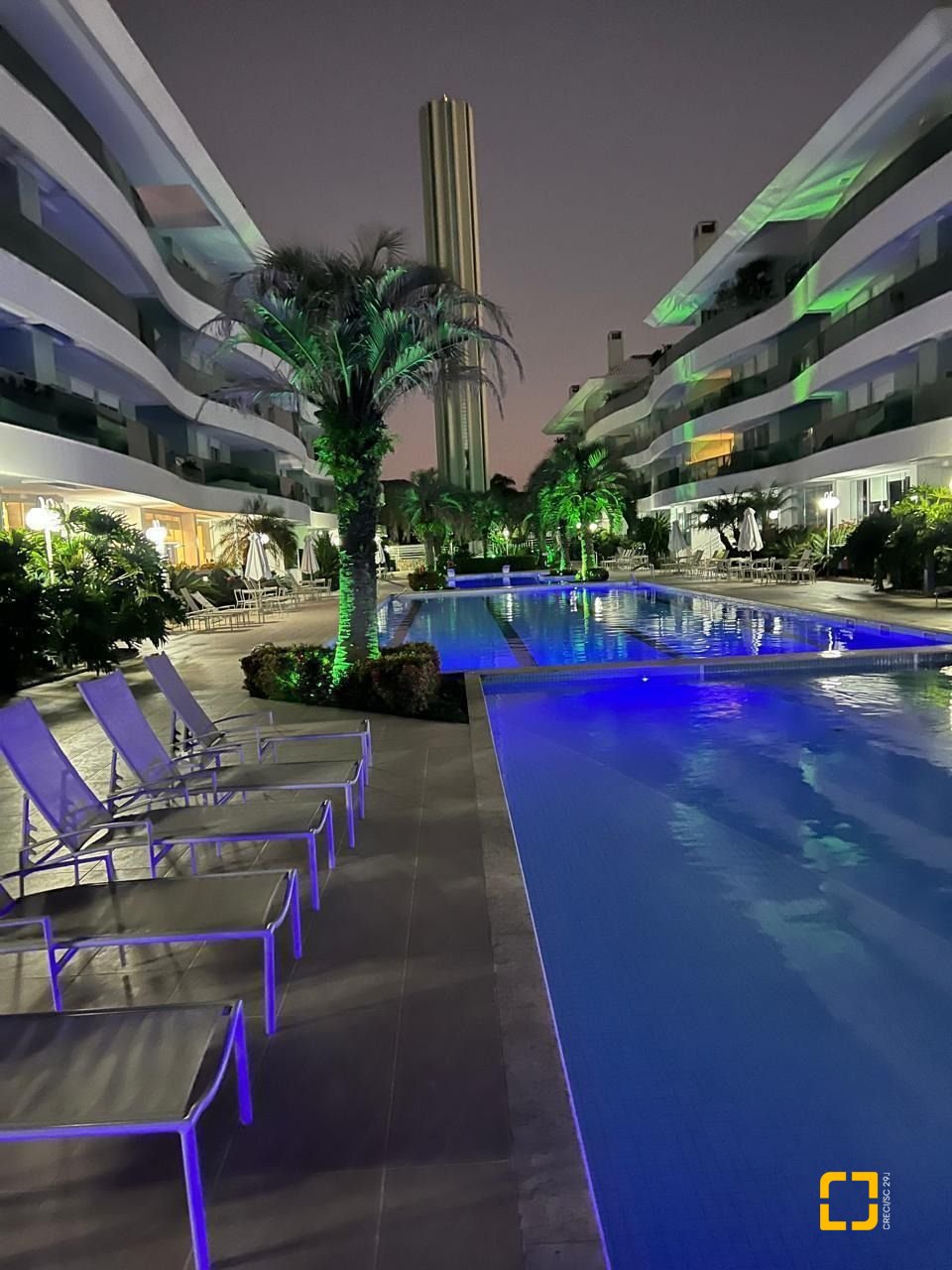 Apartamento com 128m², 6 quartos (sendo 3 suítes), 2 garagens, no bairro Cachoeira do Bom Jesus em Florianópolis