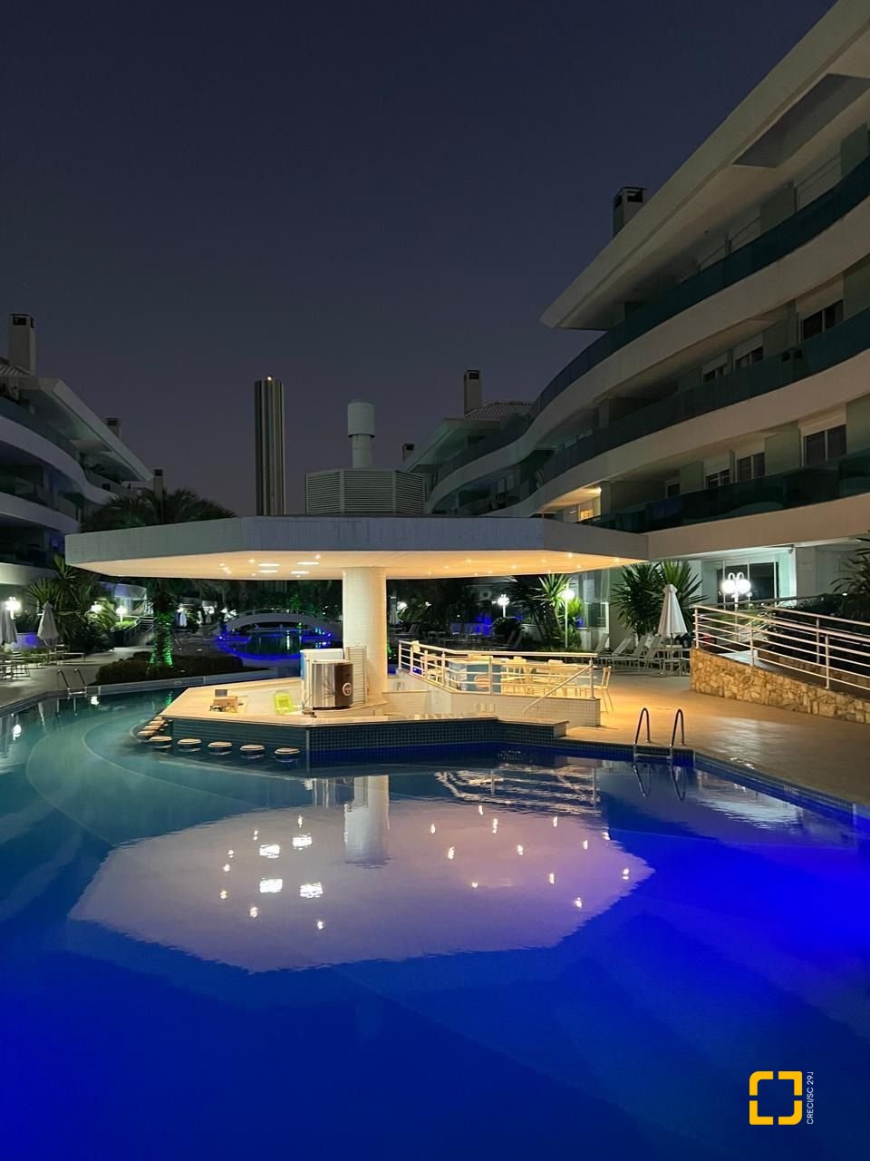 Apartamento com 128m², 6 quartos (sendo 3 suítes), 2 garagens, no bairro Cachoeira do Bom Jesus em Florianópolis