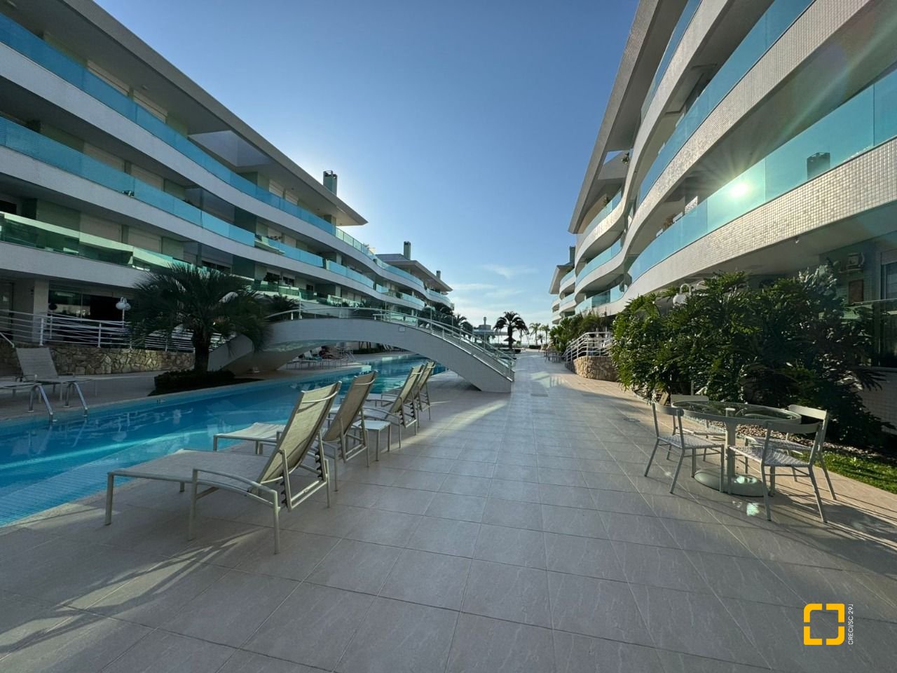 Apartamento com 128m², 6 quartos (sendo 3 suítes), 2 garagens, no bairro Cachoeira do Bom Jesus em Florianópolis
