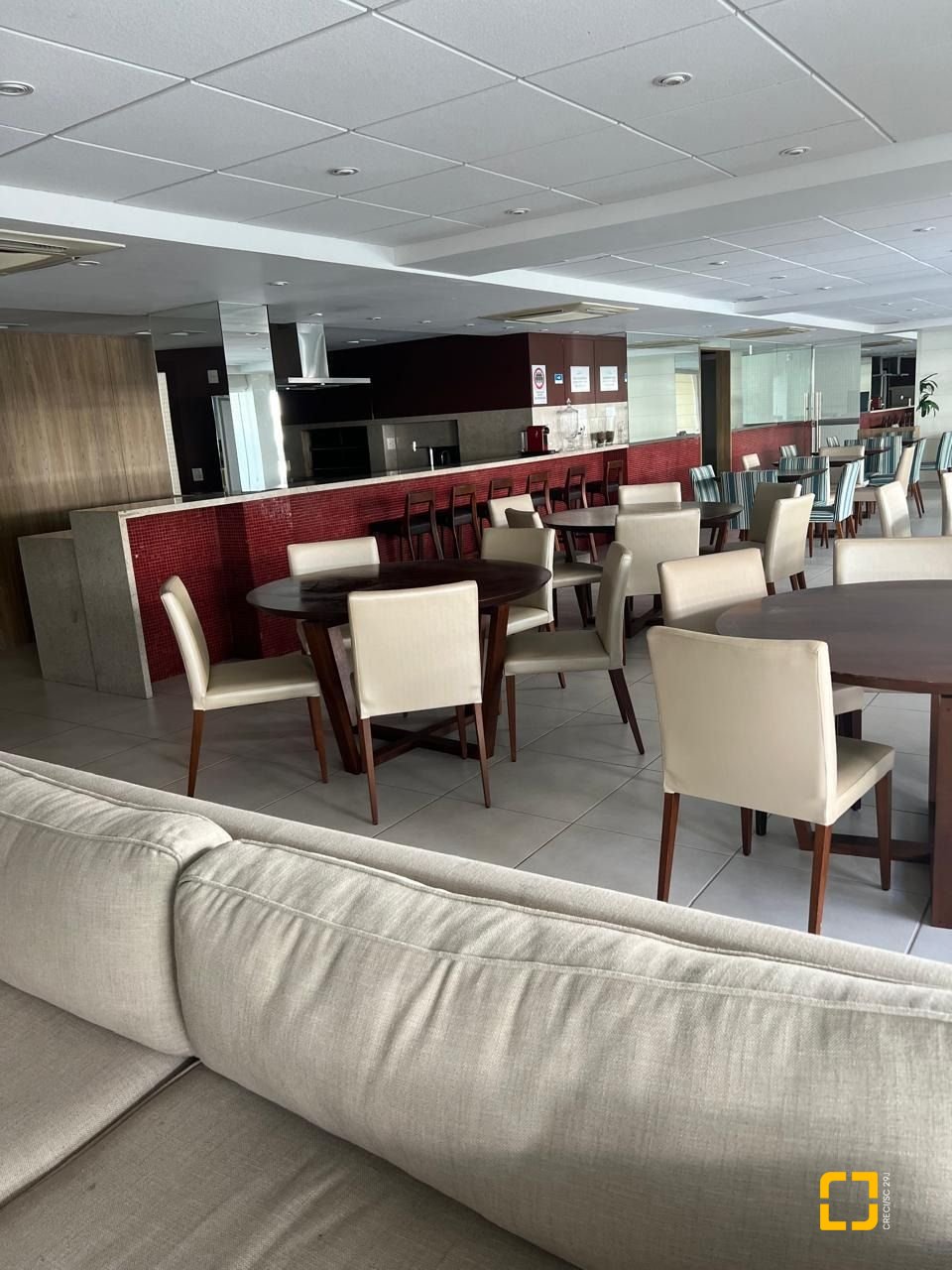 Apartamento com 128m², 6 quartos (sendo 3 suítes), 2 garagens, no bairro Cachoeira do Bom Jesus em Florianópolis