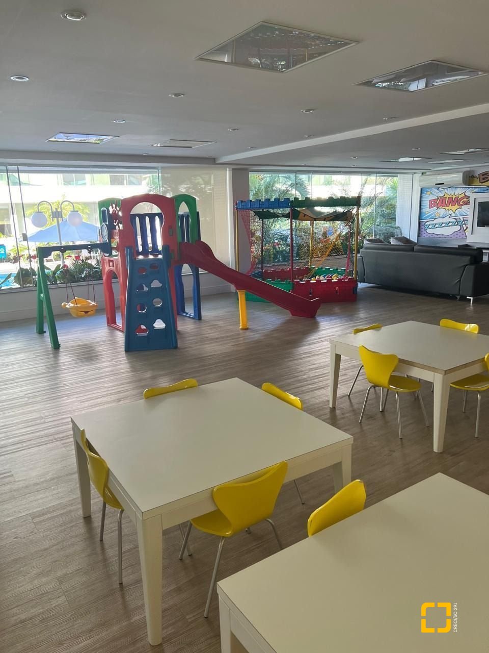 Apartamento com 128m², 6 quartos (sendo 3 suítes), 2 garagens, no bairro Cachoeira do Bom Jesus em Florianópolis