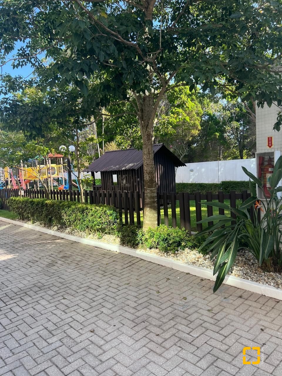 Apartamento com 128m², 6 quartos (sendo 3 suítes), 2 garagens, no bairro Cachoeira do Bom Jesus em Florianópolis