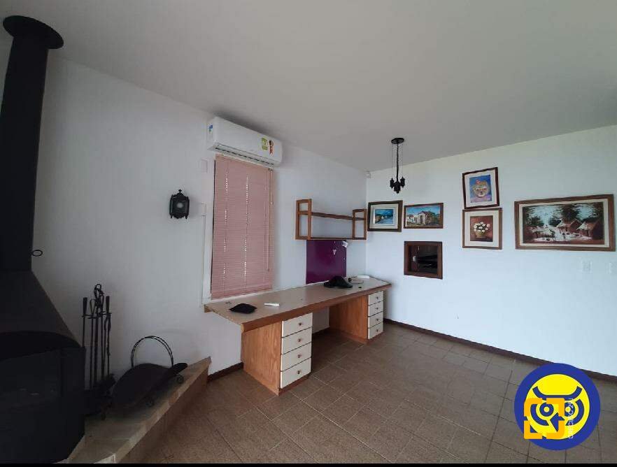 Casa com 227m², 5 quartos (sendo 1 suíte), 2 garagens, no bairro Lagoa da Conceição em Florianópolis