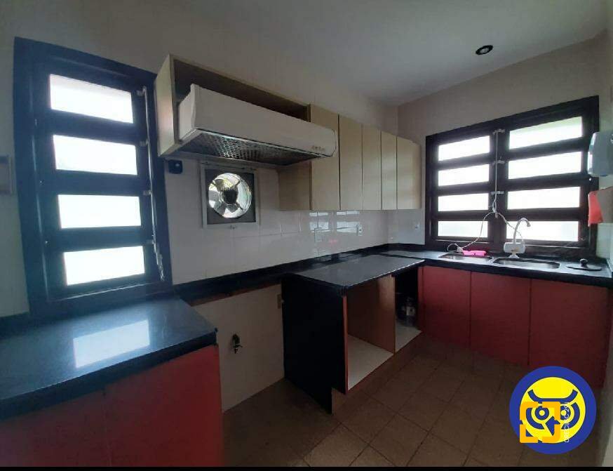 Casa com 227m², 5 quartos (sendo 1 suíte), 2 garagens, no bairro Lagoa da Conceição em Florianópolis