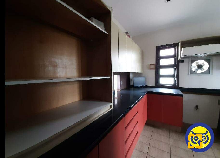 Casa com 227m², 5 quartos (sendo 1 suíte), 2 garagens, no bairro Lagoa da Conceição em Florianópolis