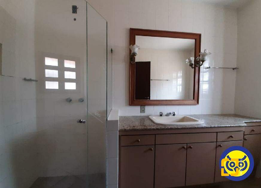 Casa com 227m², 5 quartos (sendo 1 suíte), 2 garagens, no bairro Lagoa da Conceição em Florianópolis