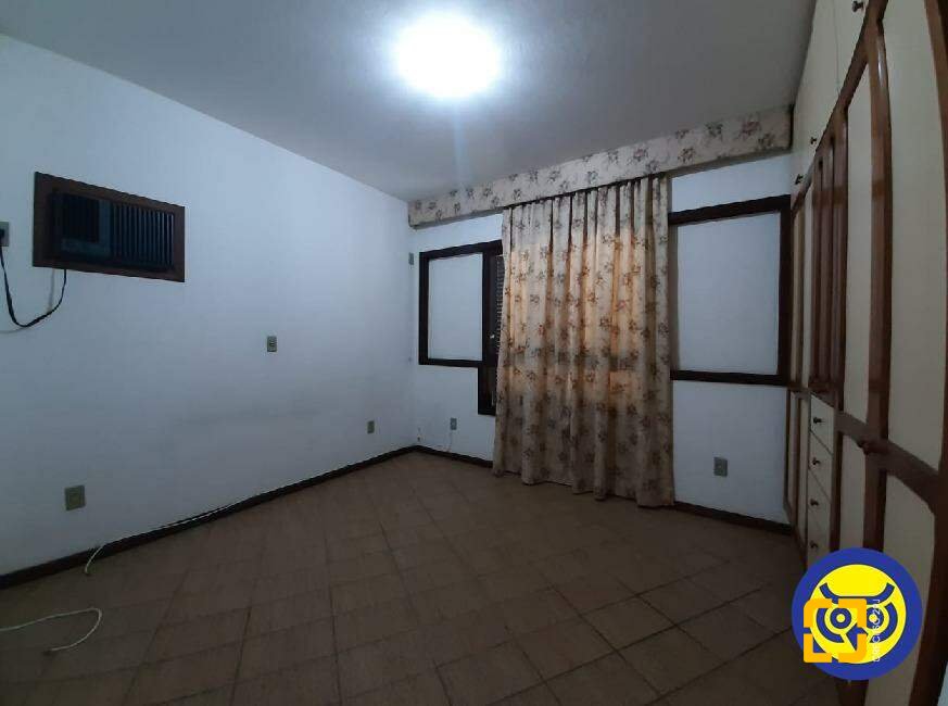 Casa com 227m², 5 quartos (sendo 1 suíte), 2 garagens, no bairro Lagoa da Conceição em Florianópolis