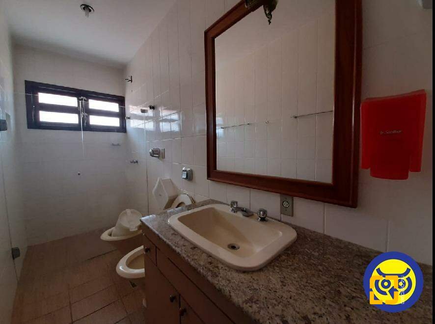 Casa com 227m², 5 quartos (sendo 1 suíte), 2 garagens, no bairro Lagoa da Conceição em Florianópolis