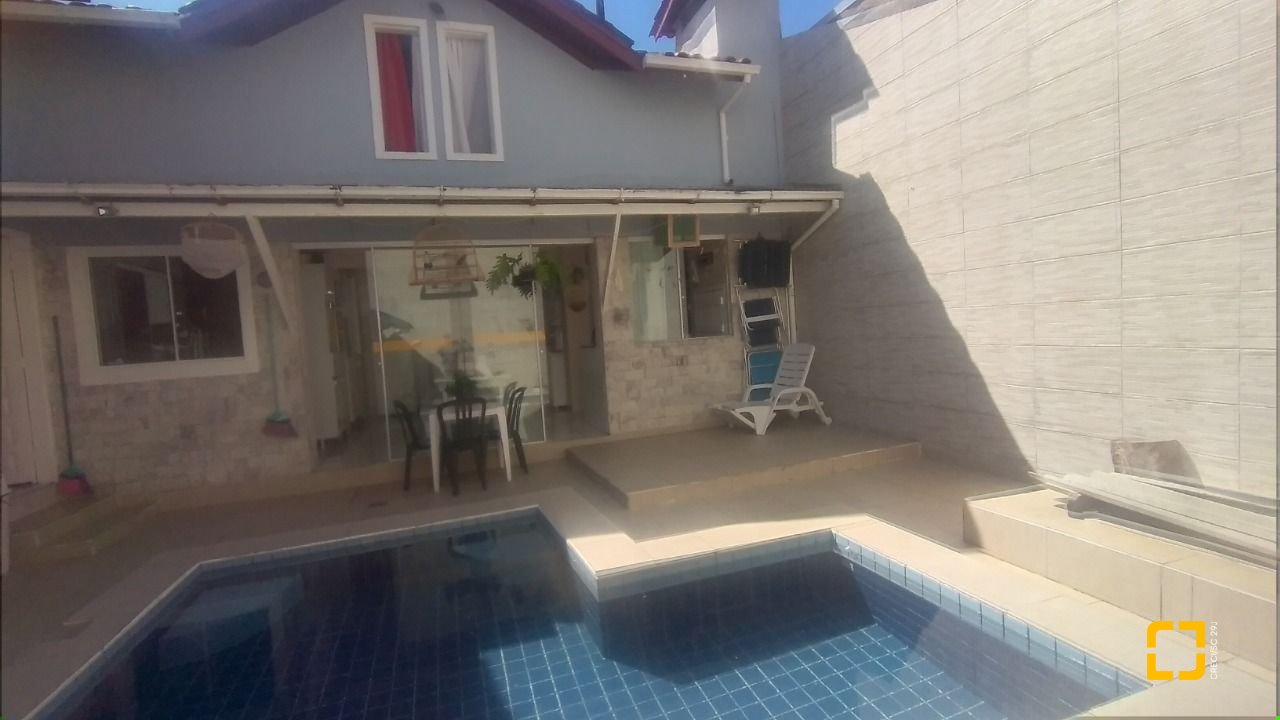 Casa com 161m², 4 quartos, 2 garagens, no bairro Monte Verde em Florianópolis