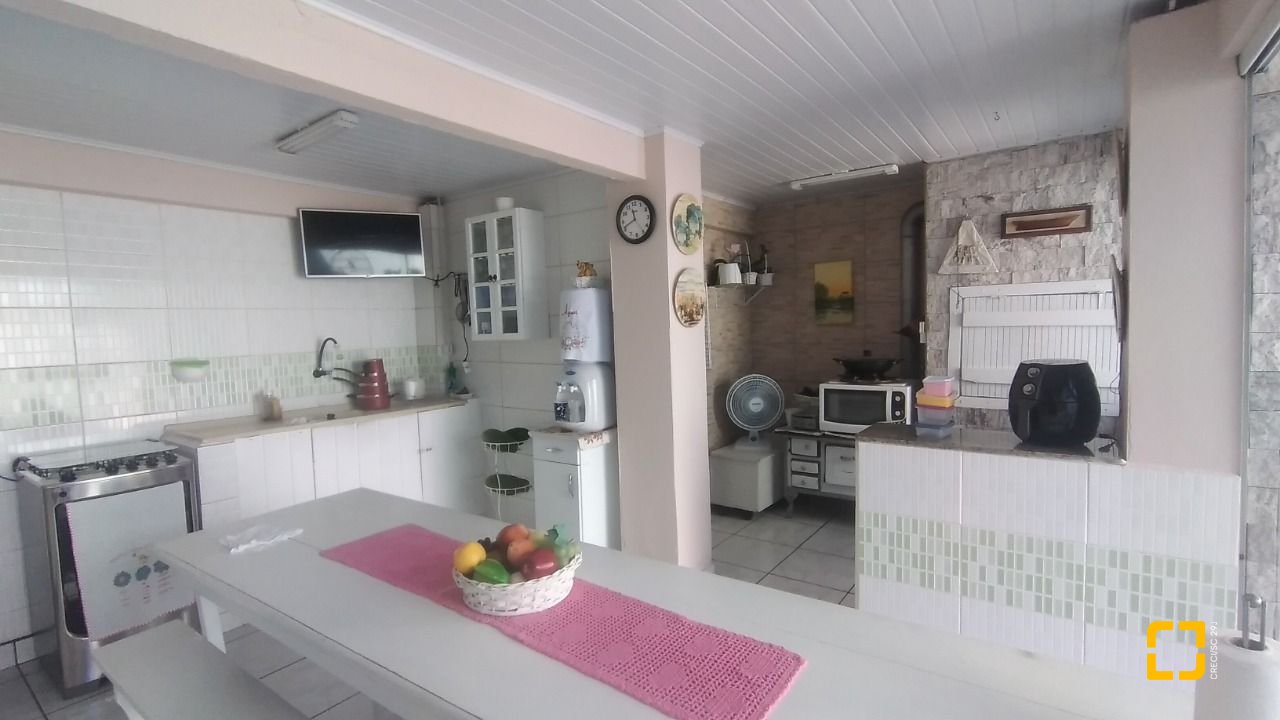 Casa com 161m², 4 quartos, 2 garagens, no bairro Monte Verde em Florianópolis