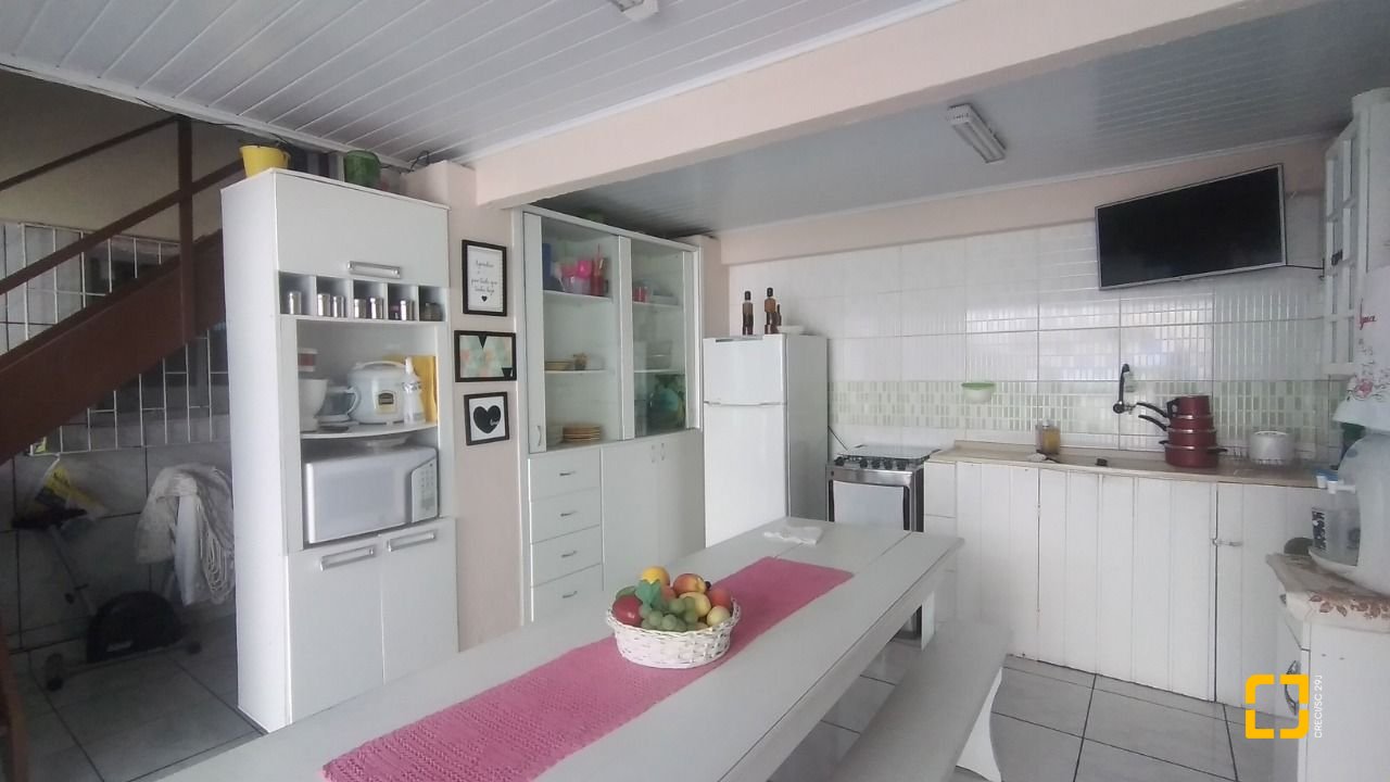 Casa com 161m², 4 quartos, 2 garagens, no bairro Monte Verde em Florianópolis