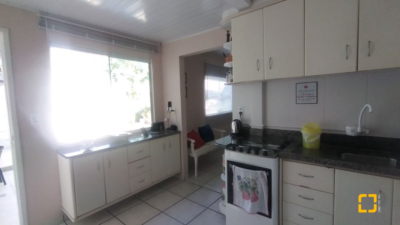 Casa com 161m², 4 quartos, 2 garagens, no bairro Monte Verde em Florianópolis