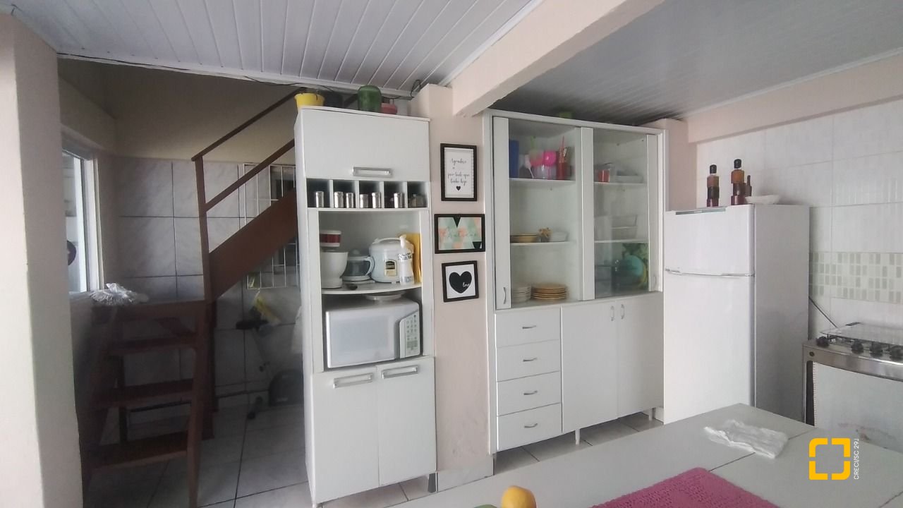 Casa com 161m², 4 quartos, 2 garagens, no bairro Monte Verde em Florianópolis