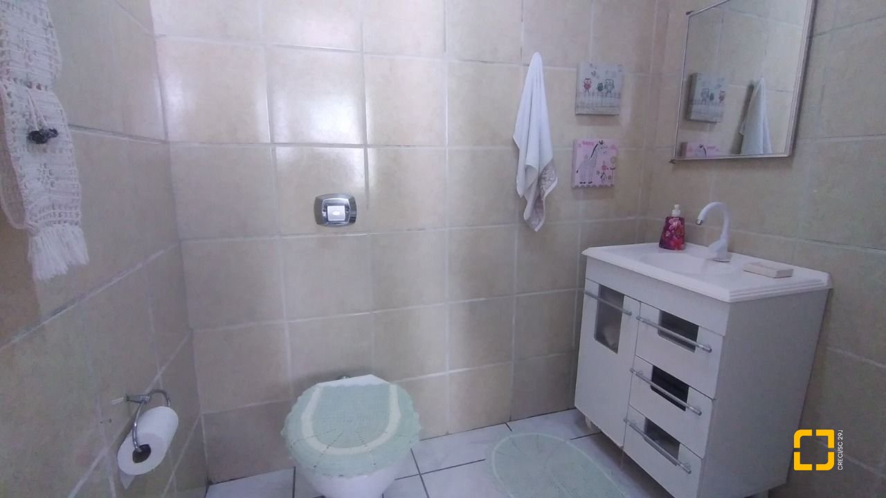 Casa com 161m², 4 quartos, 2 garagens, no bairro Monte Verde em Florianópolis