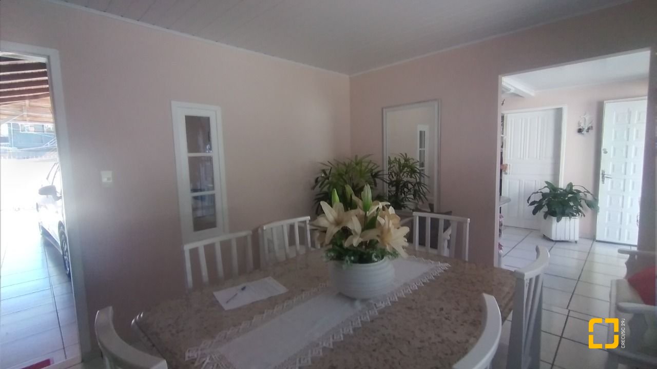 Casa com 161m², 4 quartos, 2 garagens, no bairro Monte Verde em Florianópolis