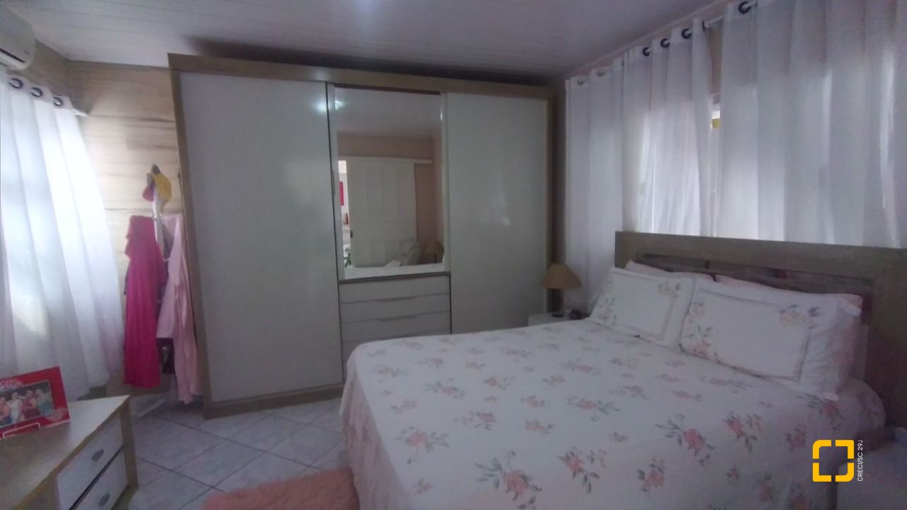 Casa com 161m², 4 quartos, 2 garagens, no bairro Monte Verde em Florianópolis