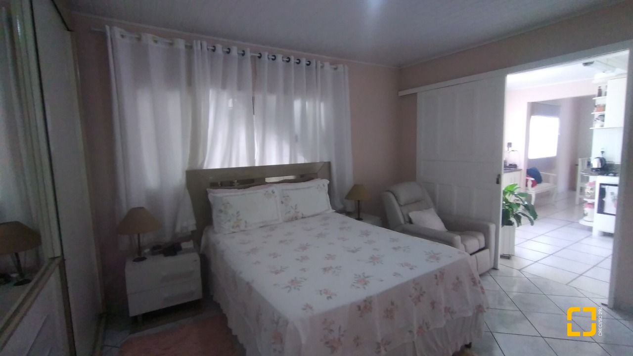 Casa com 161m², 4 quartos, 2 garagens, no bairro Monte Verde em Florianópolis