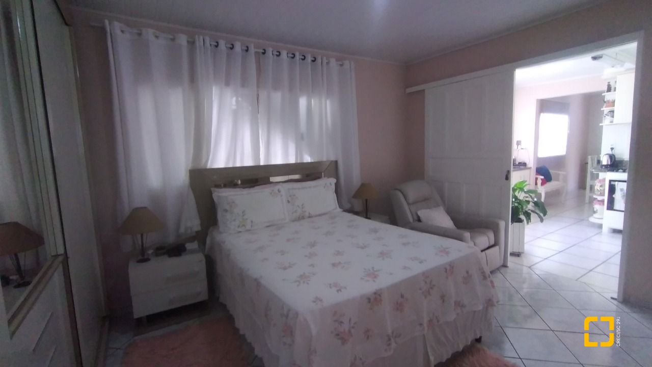 Casa com 161m², 4 quartos, 2 garagens, no bairro Monte Verde em Florianópolis
