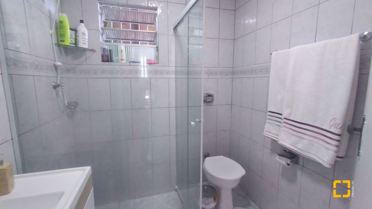 Casa com 161m², 4 quartos, 2 garagens, no bairro Monte Verde em Florianópolis