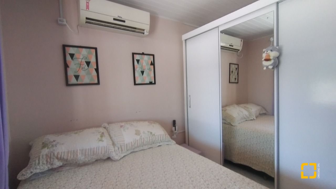 Casa com 161m², 4 quartos, 2 garagens, no bairro Monte Verde em Florianópolis