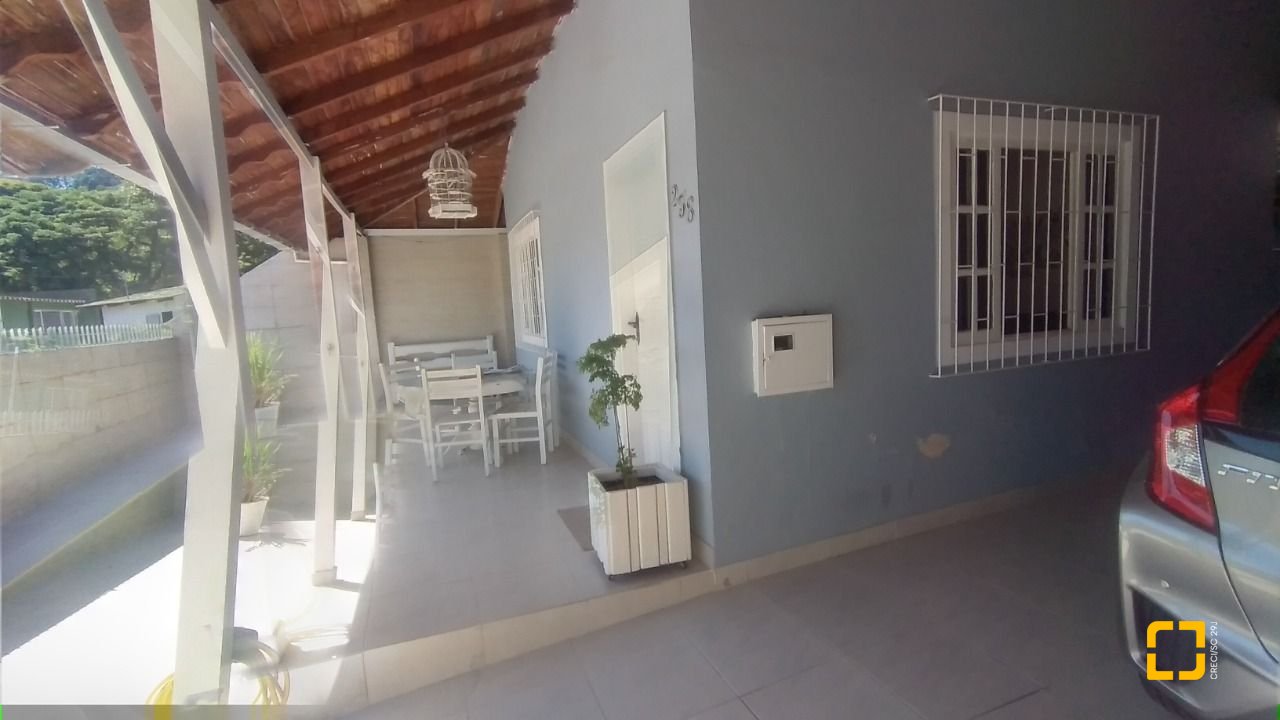 Casa com 161m², 4 quartos, 2 garagens, no bairro Monte Verde em Florianópolis