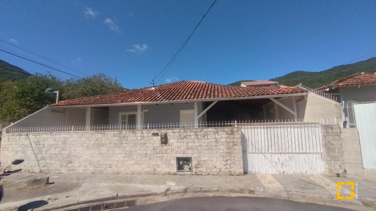 Casa com 161m², 4 quartos, 2 garagens, no bairro Monte Verde em Florianópolis