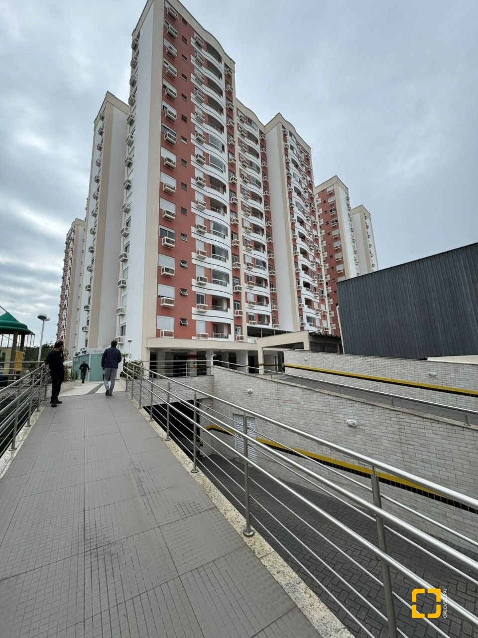 Apartamento com 67m², 2 quartos, 1 garagem, no bairro Barreiros em São José