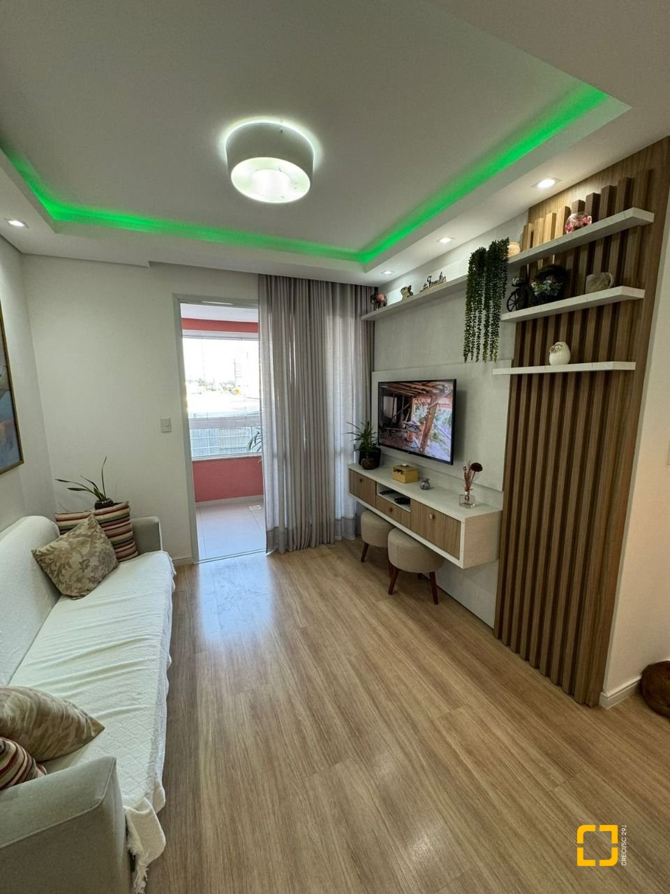 Apartamento com 67m², 2 quartos, 1 garagem, no bairro Barreiros em São José