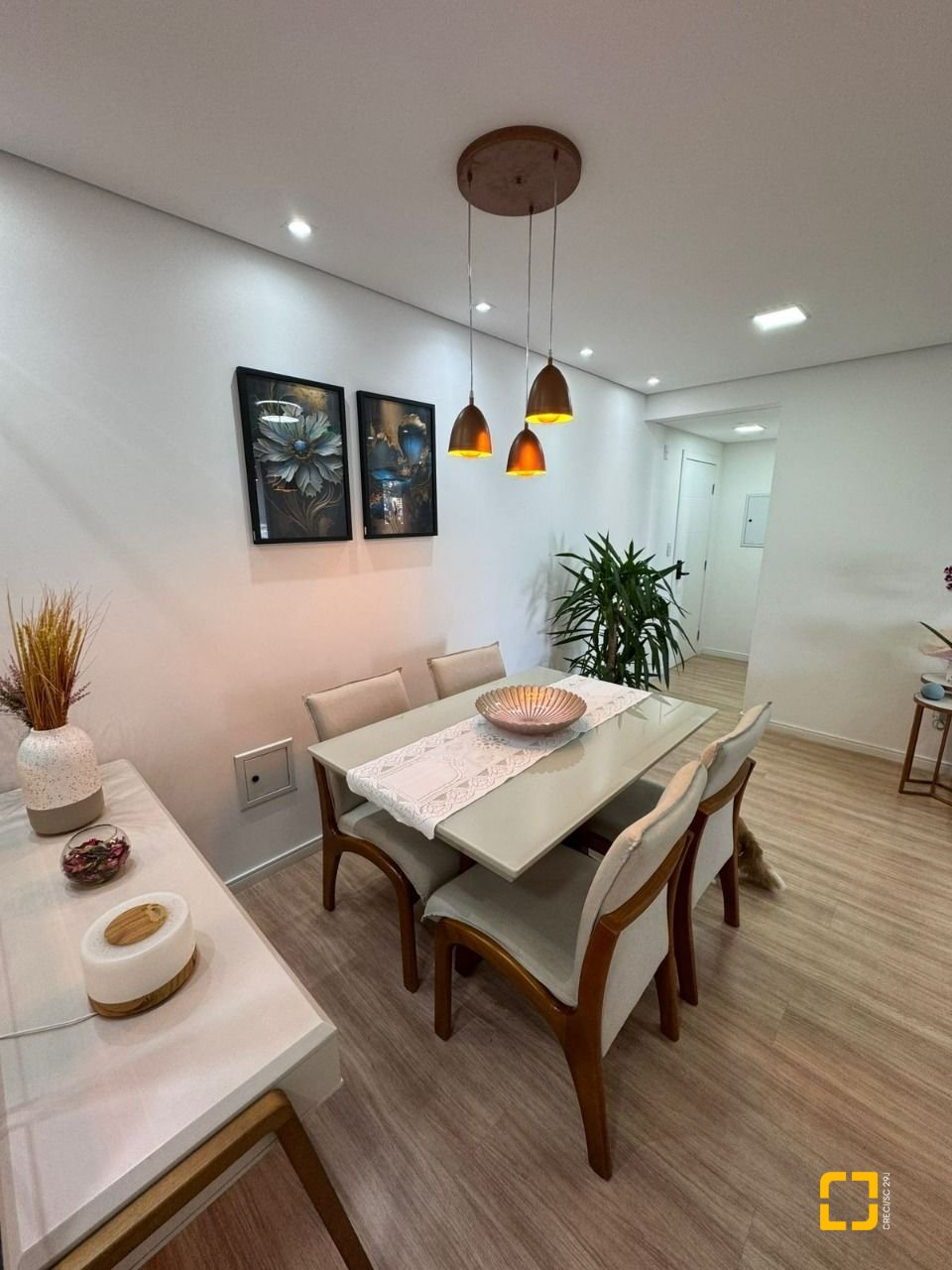 Apartamento com 67m², 2 quartos, 1 garagem, no bairro Barreiros em São José