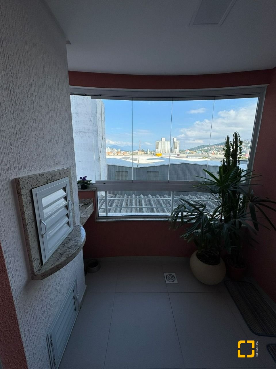 Apartamento com 67m², 2 quartos, 1 garagem, no bairro Barreiros em São José