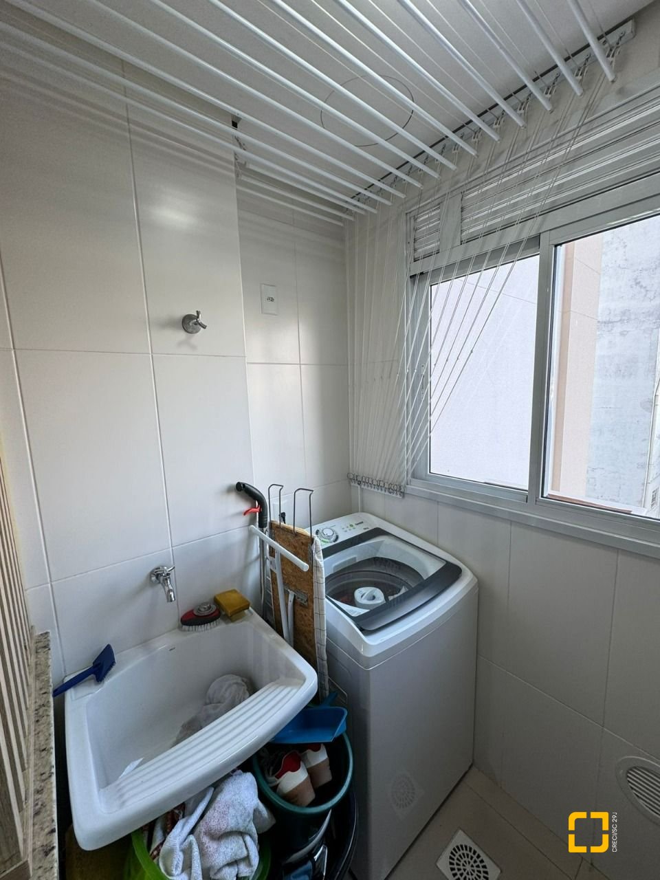 Apartamento com 67m², 2 quartos, 1 garagem, no bairro Barreiros em São José