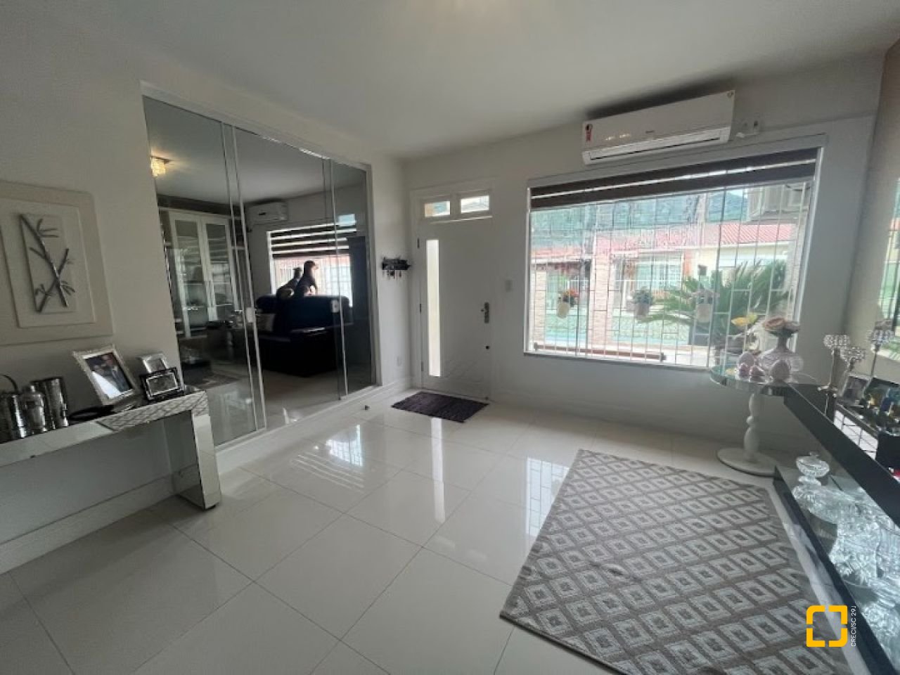 Casa com 217m², 4 quartos (sendo 1 suíte), 4 garagens, no bairro Parque São Jorge em Florianópolis