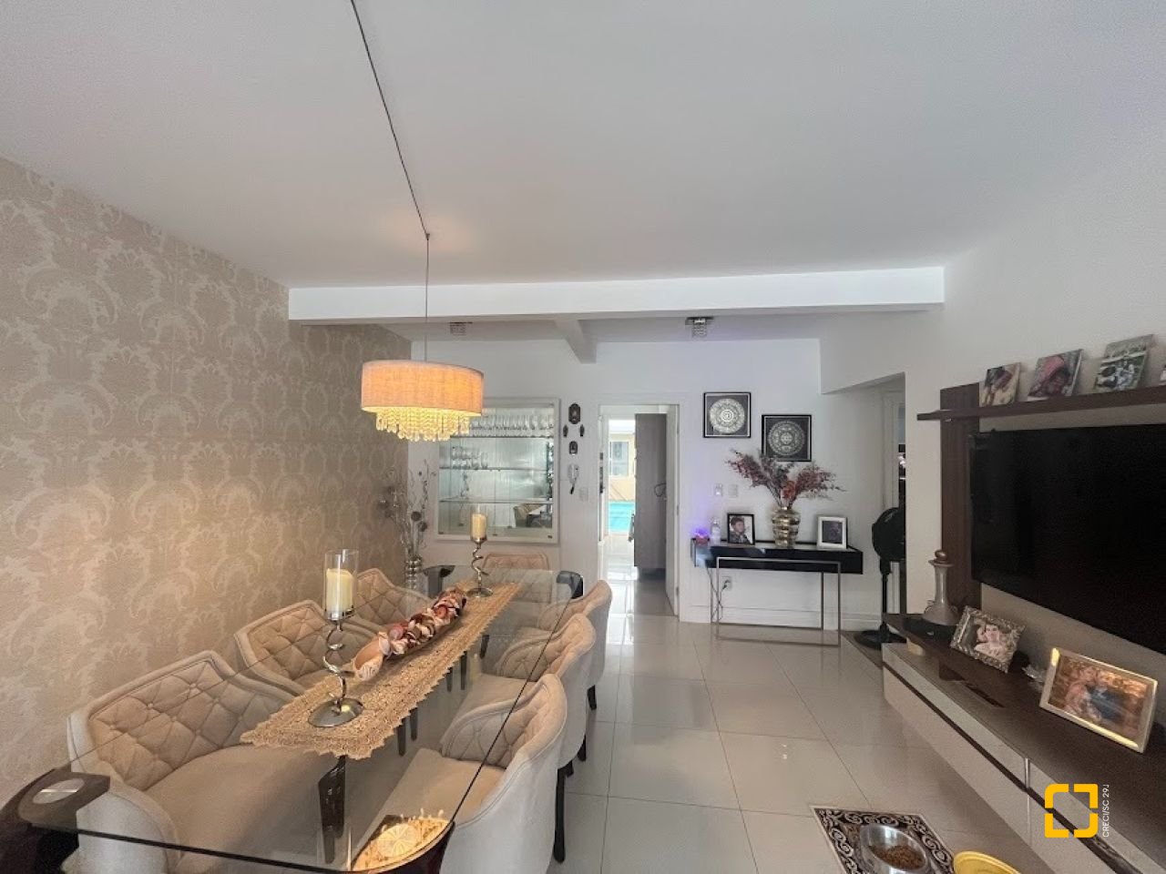 Casa com 217m², 4 quartos (sendo 1 suíte), 4 garagens, no bairro Parque São Jorge em Florianópolis