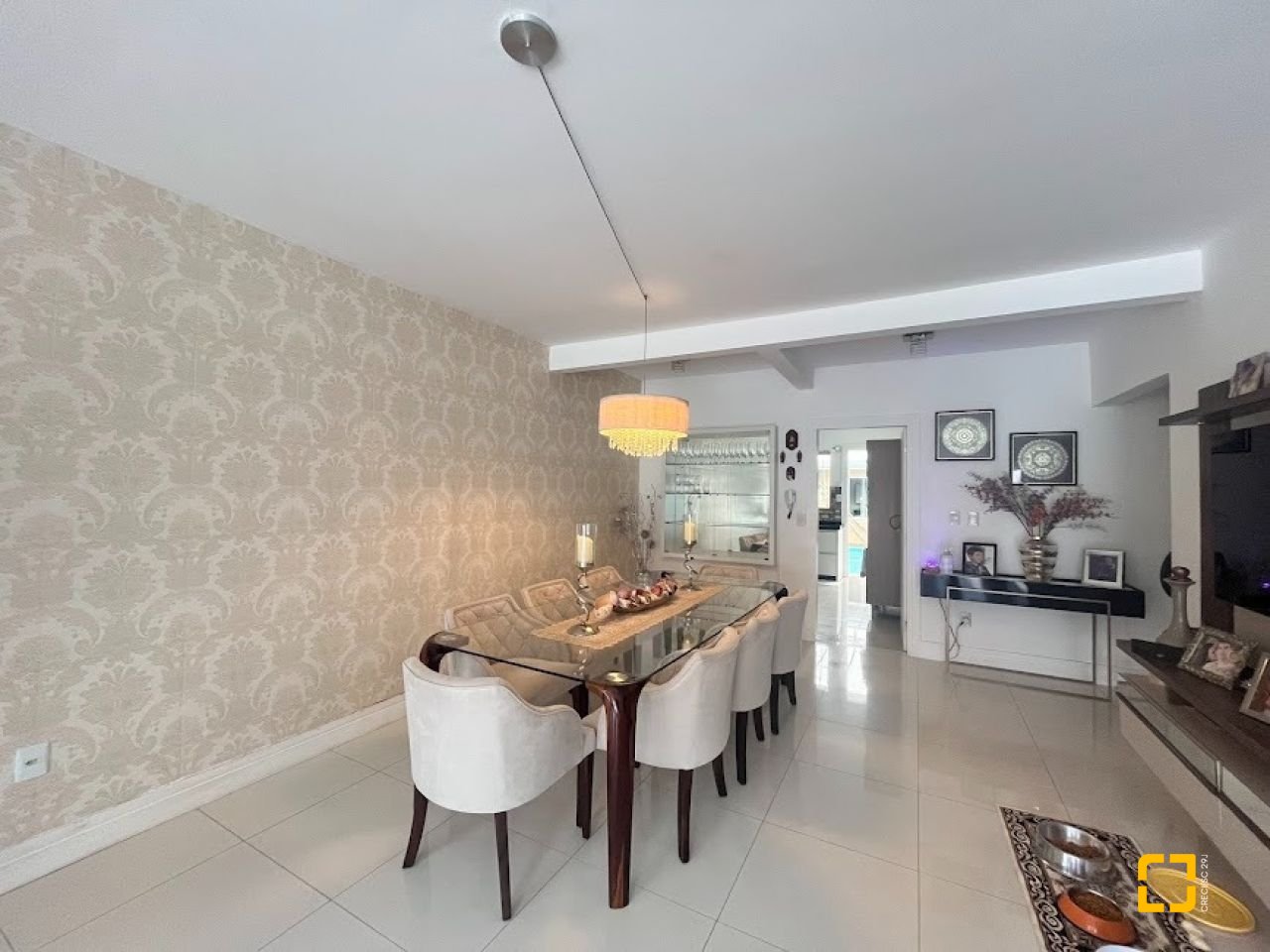 Casa com 217m², 4 quartos (sendo 1 suíte), 4 garagens, no bairro Parque São Jorge em Florianópolis