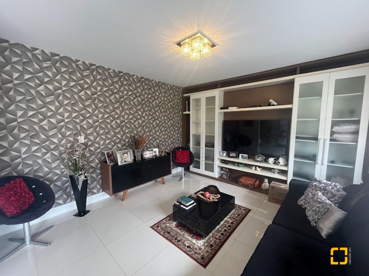 Casa com 217m², 4 quartos (sendo 1 suíte), 4 garagens, no bairro Parque São Jorge em Florianópolis
