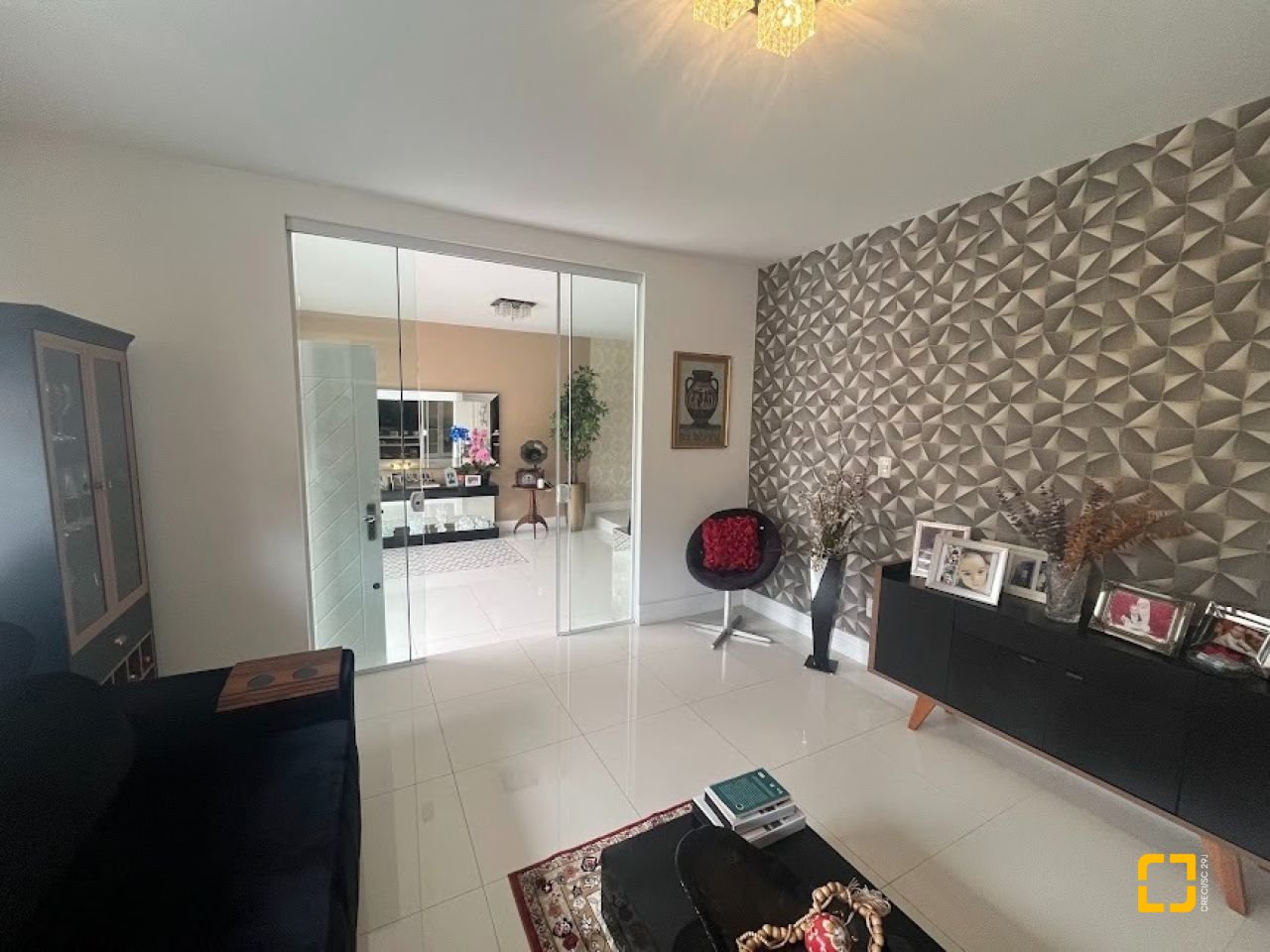 Casa com 217m², 4 quartos (sendo 1 suíte), 4 garagens, no bairro Parque São Jorge em Florianópolis