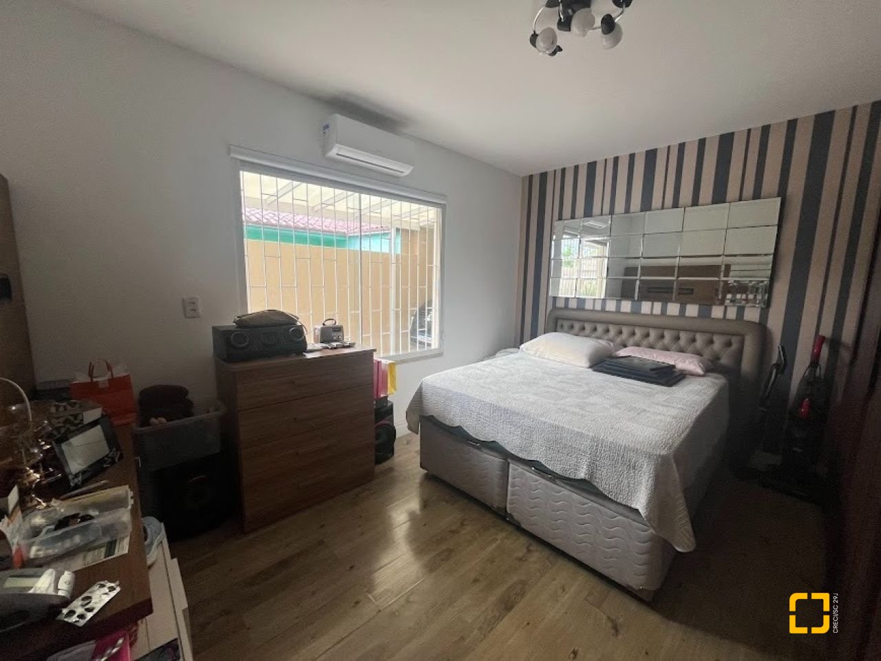 Casa com 217m², 4 quartos (sendo 1 suíte), 4 garagens, no bairro Parque São Jorge em Florianópolis